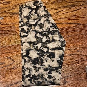 Lululemon Black and Tan Tie-Dye Leggings